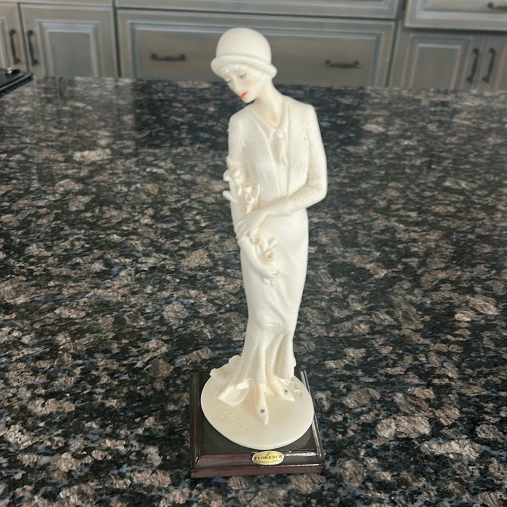 GIUSEPPE  ARMANI FLORENCE LADY WITH FLOWERS  FIGURINE 1987
